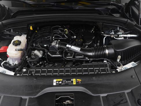 Used 2023 Jeep Grand Cherokee Limited w/ Luxury Tech Group II AWD/4WD image 33