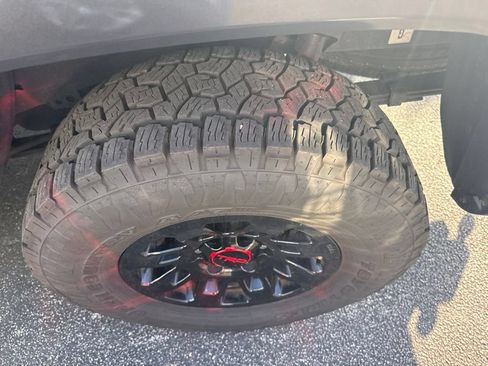 Used 2019 Toyota Tacoma SR5 AWD/4WD image 7