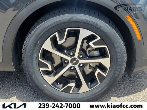 Certified 2023 Kia Sportage EX FWD image 5