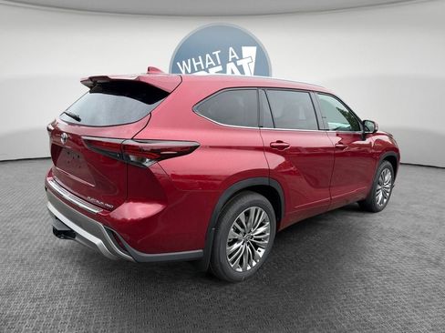New 2026 Toyota Highlander Platinum AWD/4WD image 3