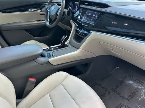 Used 2020 Cadillac XT6 Premium Luxury FWD image 19
