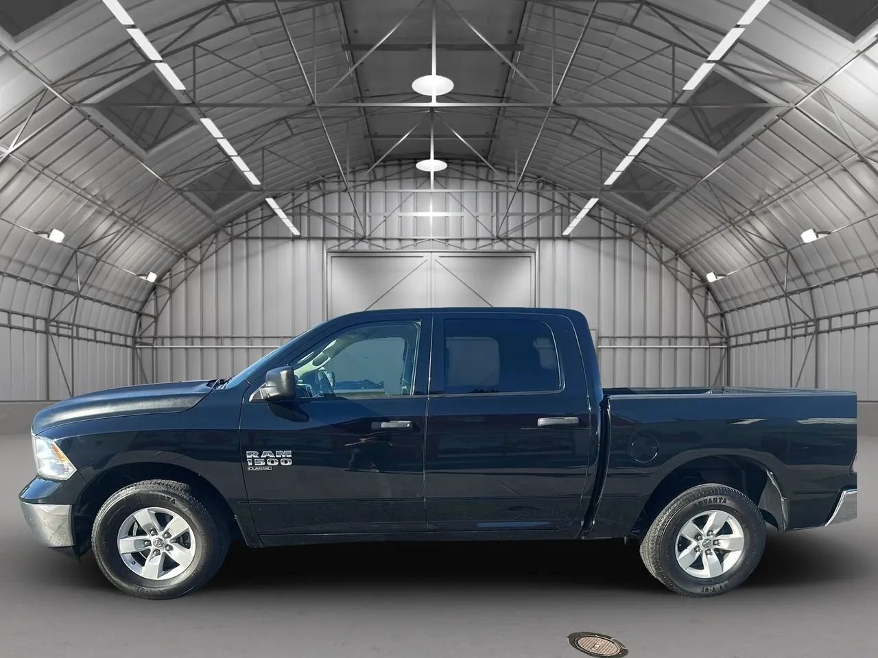 Used 2022 RAM 1500 Classic SLT RWD image 5