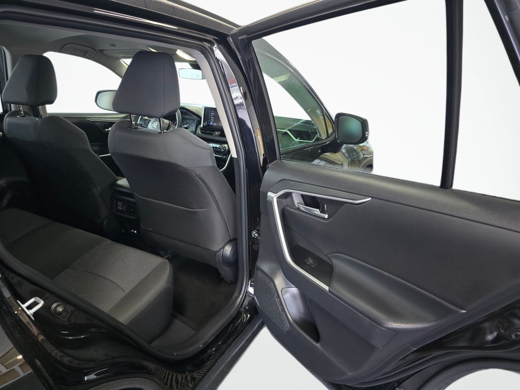 Used 2025 Toyota RAV4 XLE AWD/4WD image 34