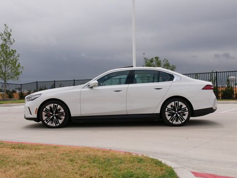Used 2026 BMW i5 eDrive40 AWD/4WD image 6