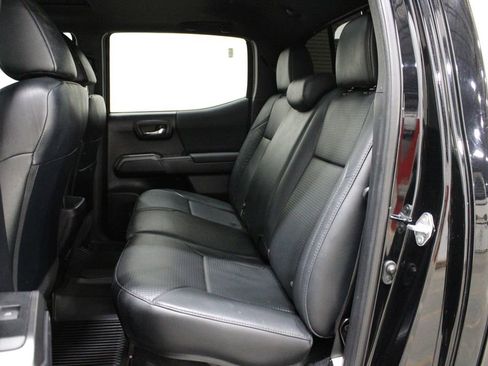 Used 2021 Toyota Tacoma TRD Sport w/ TRD Premium Sport Package AWD/4WD image 16