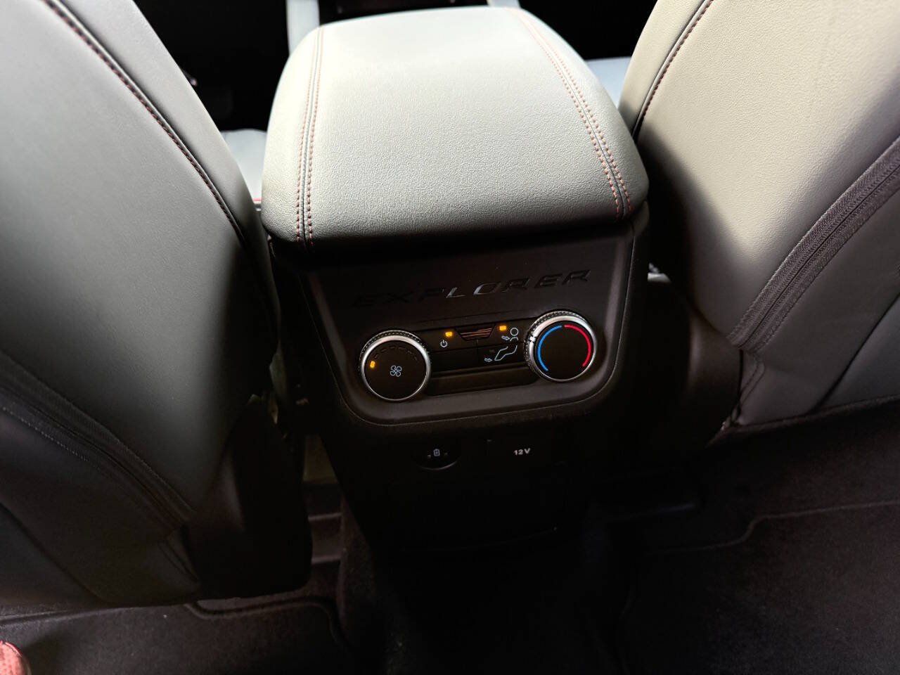 Used 2025 Ford Explorer Active w/ Active Comfort Package RWD image 16