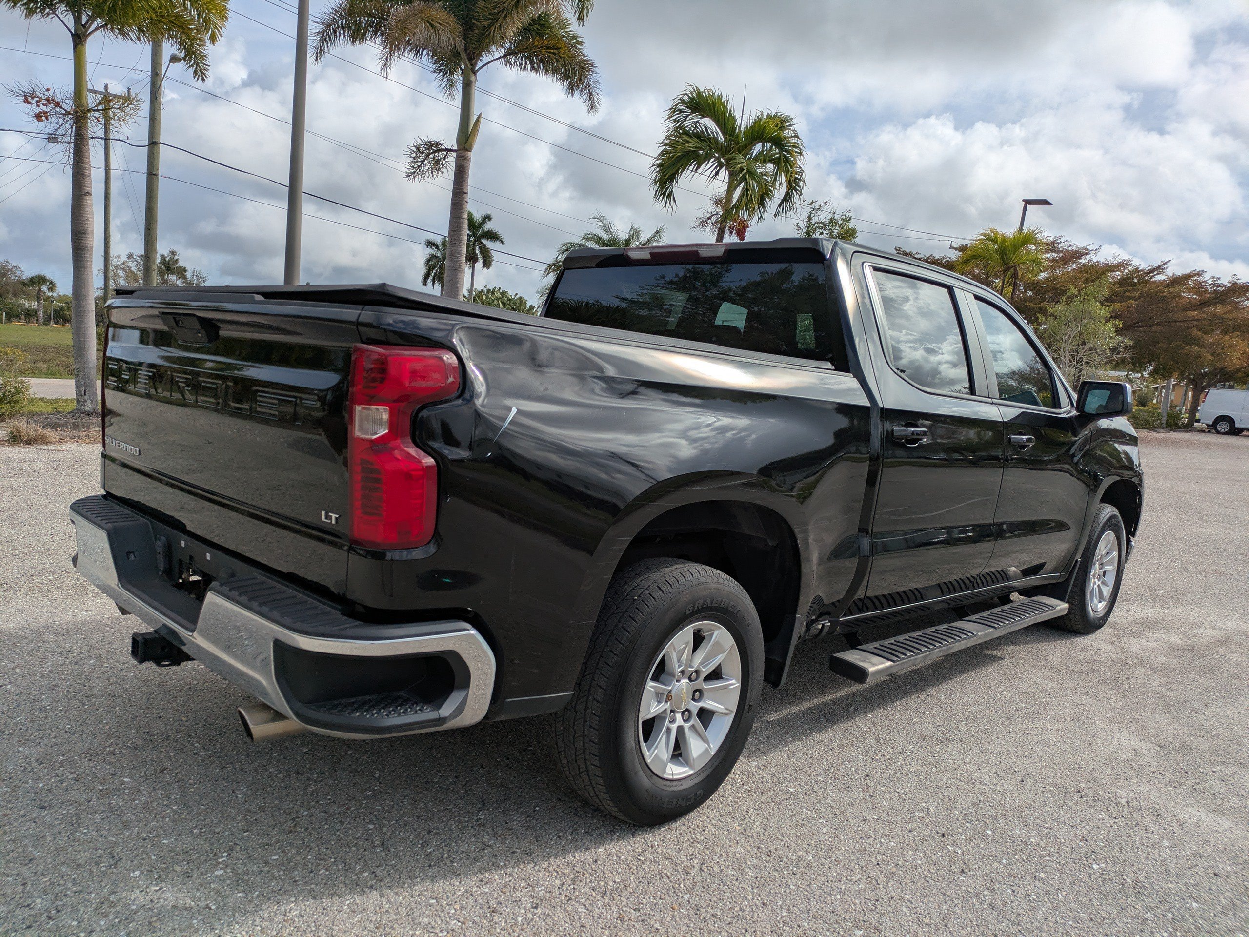 Used 2021 Chevrolet Silverado 1500 LT RWD image 4