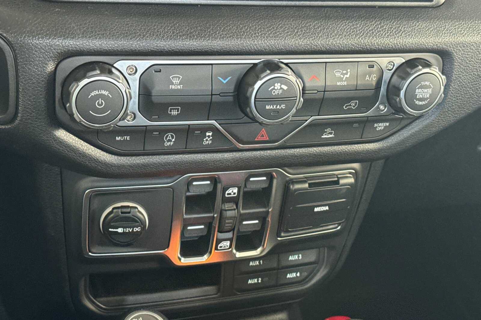 New 2026 Jeep Gladiator Sport AWD/4WD image 16