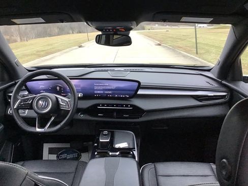 Used 2025 Buick Enclave Sport Touring image 24