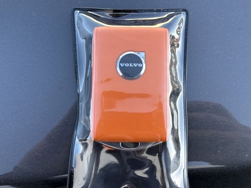 Used 2025 Volvo XC60 B5 Plus image 24