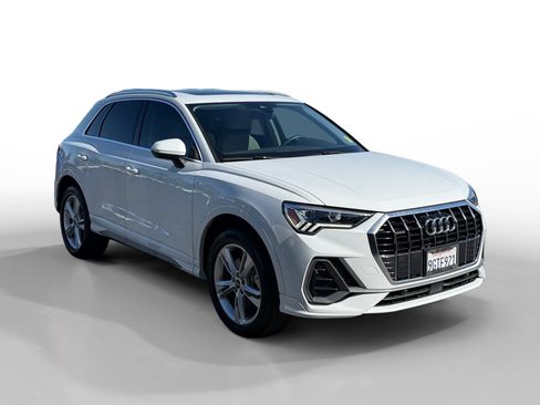 Used 2023 Audi Q3 2.0T Premium w/ Convenience Package AWD/4WD image 7