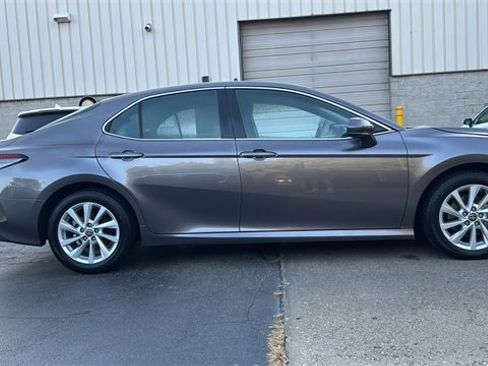 Used 2024 Toyota Camry LE image 28