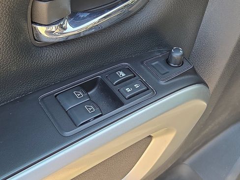 Used 2019 Nissan Titan SV RWD image 21