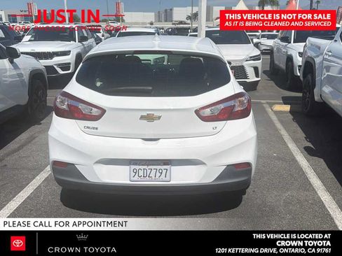 Used 2017 Chevrolet Cruze LT FWD image 3