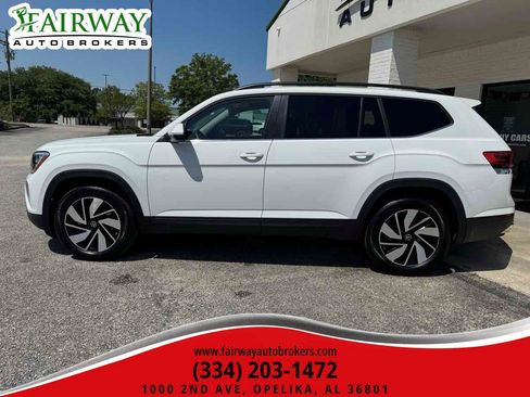 Used 2025 Volkswagen Atlas SE AWD/4WD image 45