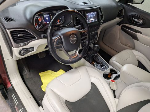 Used 2021 Jeep Cherokee Latitude Plus AWD/4WD image 12