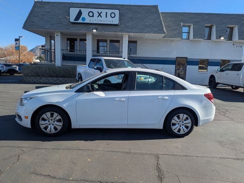 Used 2016 Chevrolet Cruze LS image 7