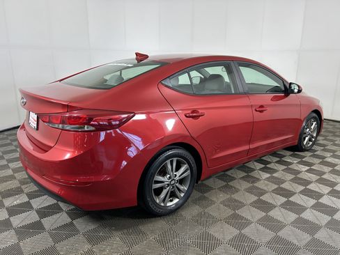 Used 2017 Hyundai Elantra SE FWD image 4
