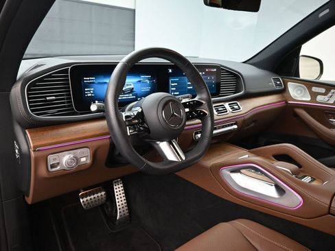 Used 2025 Mercedes-Benz GLS 450 4MATIC image 17
