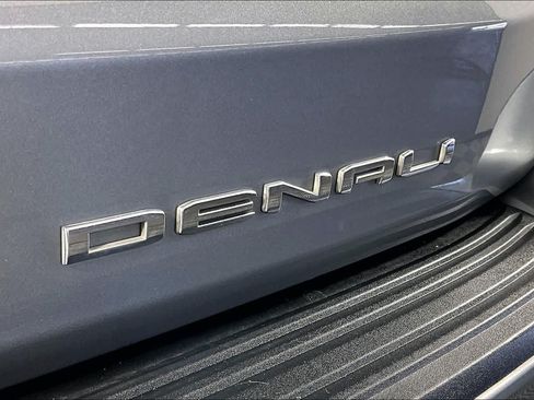 Used 2023 GMC Yukon Denali w/ Denali Reserve Package RWD image 10