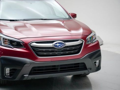 Used 2020 Subaru Outback Premium image 9