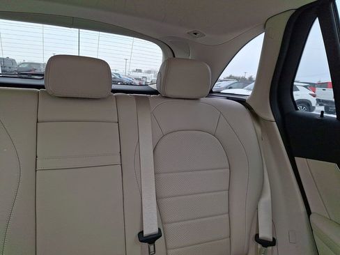 Used 2022 Mercedes-Benz GLC 300 4MATIC image 21