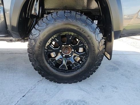 Used 2019 Toyota Tacoma TRD Off-Road w/ Technology Package image 17