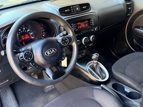 Used 2015 Kia Soul FWD image 12