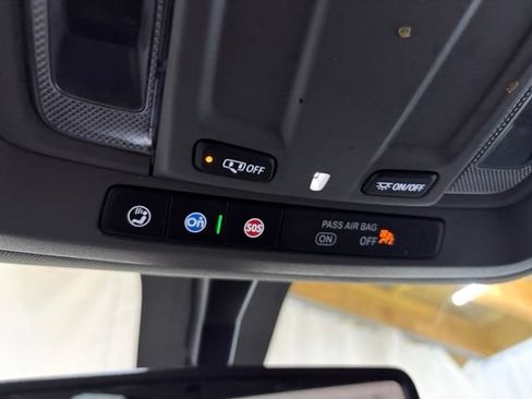 Used 2022 Chevrolet Silverado 2500 Custom w/ Custom Value Package AWD/4WD image 35