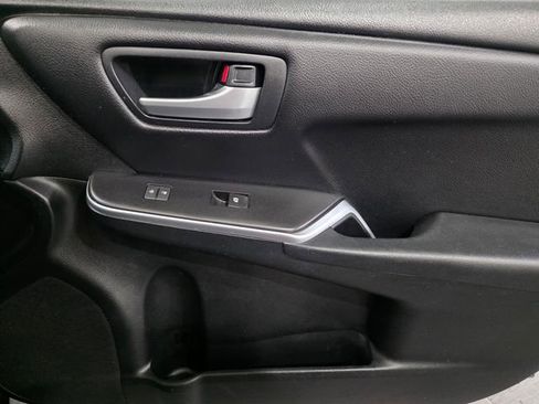 Used 2017 Toyota Camry SE image 13