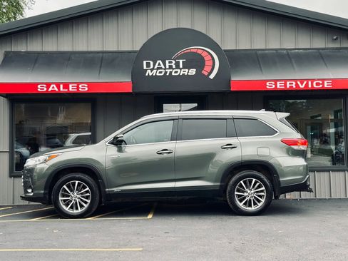 Used 2019 Toyota Highlander XLE image 4