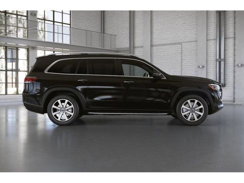 Used 2022 Mercedes-Benz GLS 450 4MATIC image 2
