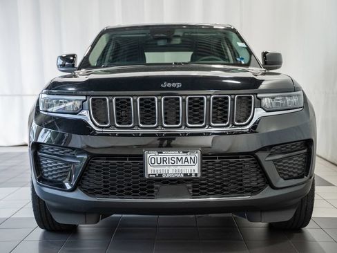 Certified 2023 Jeep Grand Cherokee Laredo w/ Luxury Tech Group I AWD/4WD image 2
