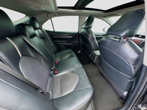 Used 2018 Toyota Camry XSE FWD image 19