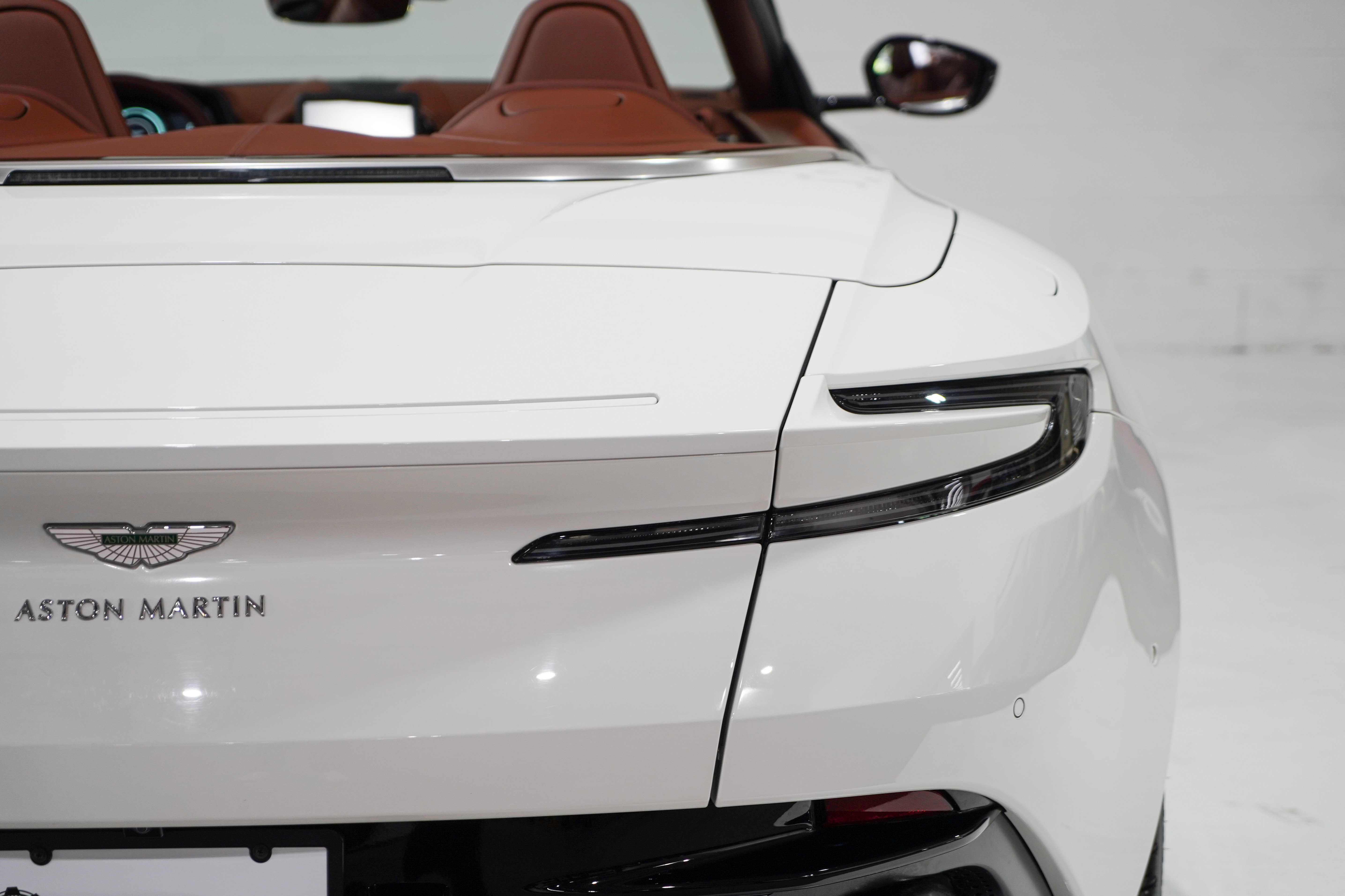 Used 2020 Aston Martin DB11 Volante RWD image 36