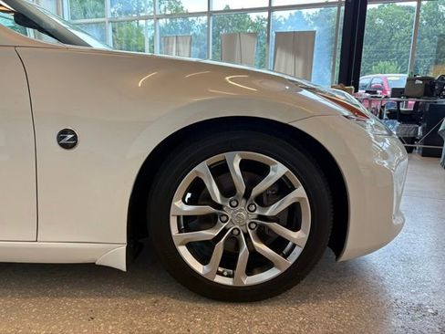 Used 2014 Nissan 370Z Touring RWD image 25