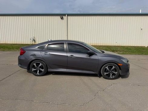 Used 2017 Honda Civic Touring image 2