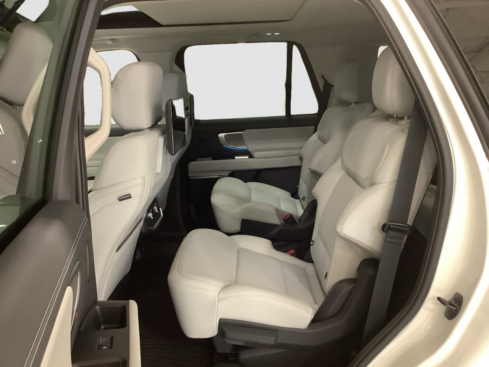 Used 2027 Ford Expedition Platinum w/ Driver's Package RWD image 18