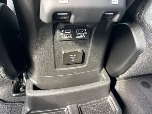 Used 2025 Jeep Wrangler Unlimited Sahara AWD/4WD image 10