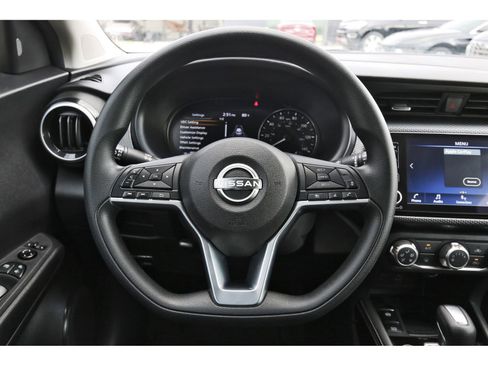 Used 2024 Nissan Kicks SV image 16