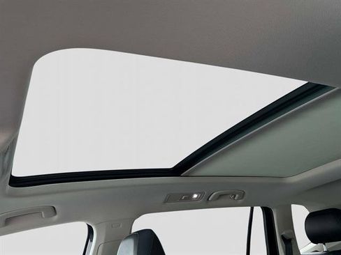 Used 2020 Volkswagen Tiguan SE w/ Panoramic Sunroof Package image 22