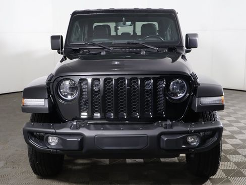 Used 2023 Jeep Gladiator Sport image 8