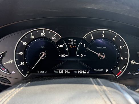 Used 2017 BMW 530i RWD image 11