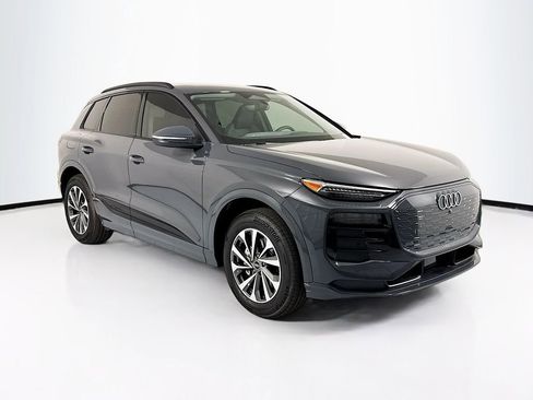 Used 2025 Audi Q6 e-tron Premium Plus image 4