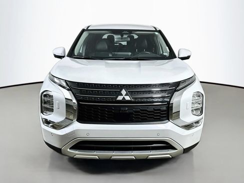 Used 2024 Mitsubishi Outlander SE Black Edition AWD/4WD image 2