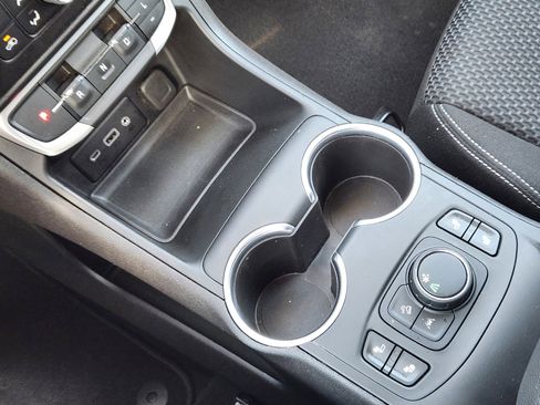 Used 2022 GMC Terrain SLE w/ Driver Convenience Package image 15