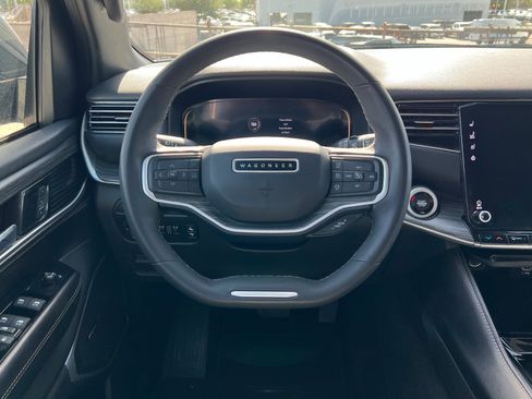 Used 2023 Jeep Wagoneer Series II AWD/4WD image 12