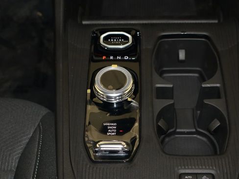 New 2026 Jeep Cherokee Laredo image 13