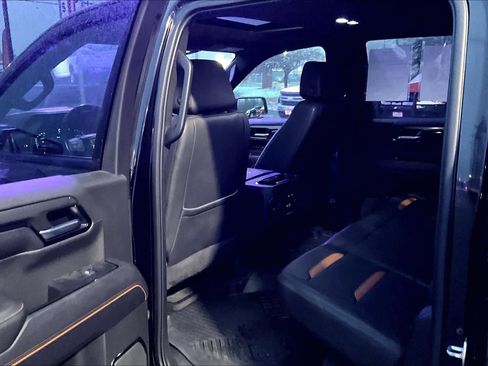 Used 2022 GMC Sierra 1500 AT4 w/ AT4 Premium Package image 12