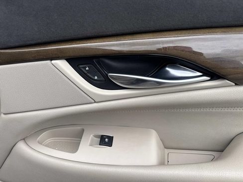 Used 2020 Cadillac Escalade Luxury RWD image 16